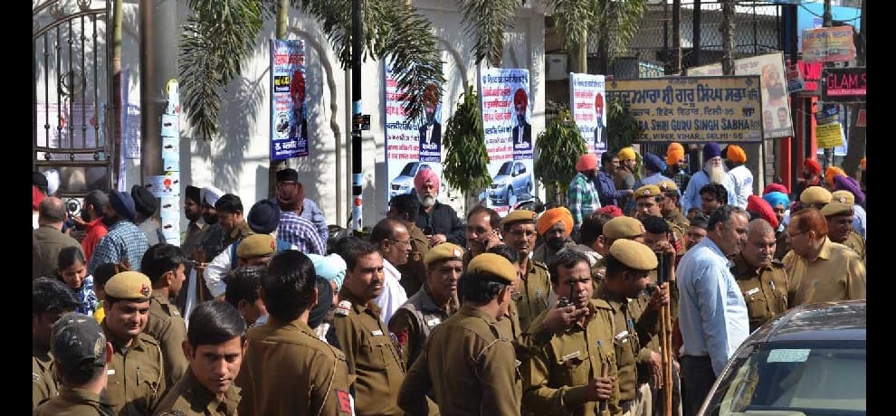 illegal alcohol seized from delhi gurudwara campus, people create furor