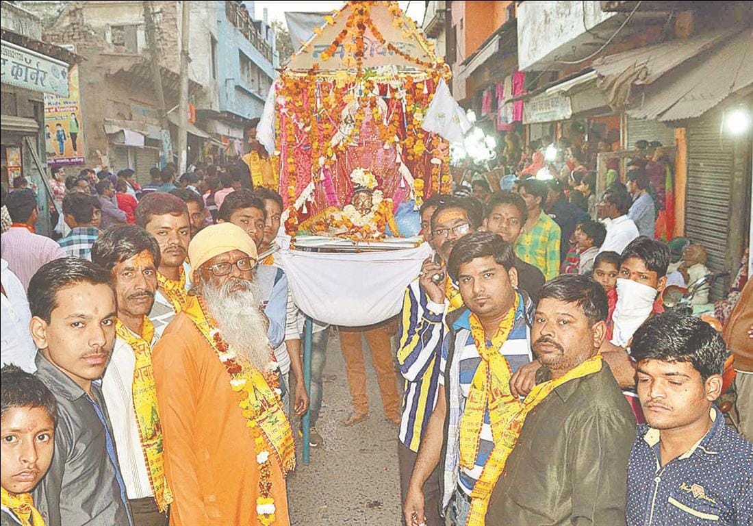 Har Har Mahadev cheers coined the city, turned out to Dola