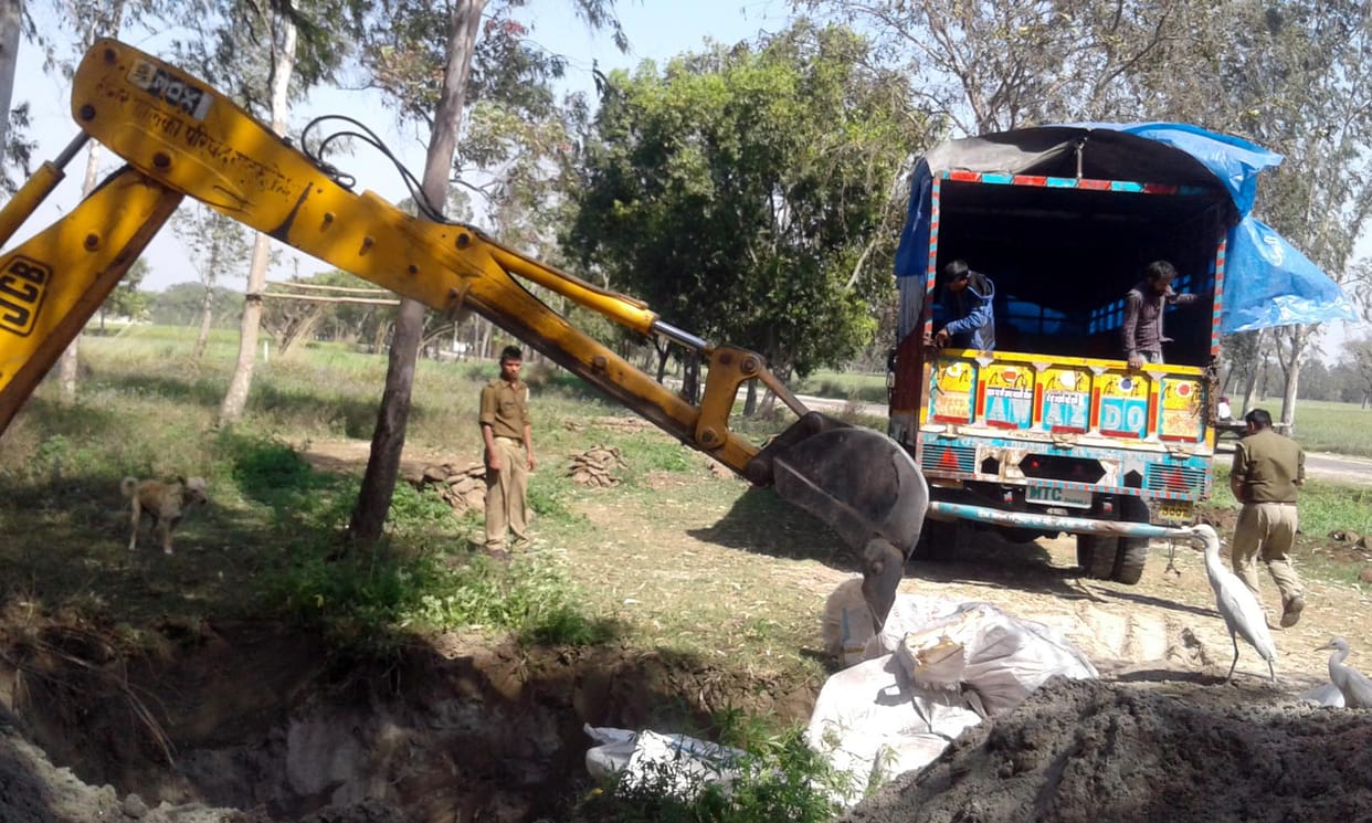 Moving Moradabad caught meat.