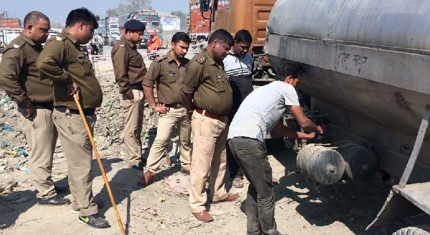 Police involved in the tanker cycle extracts