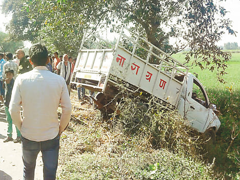  Reversing pickups woman killed, 35 injured pilgrims overturns woman killed pickups