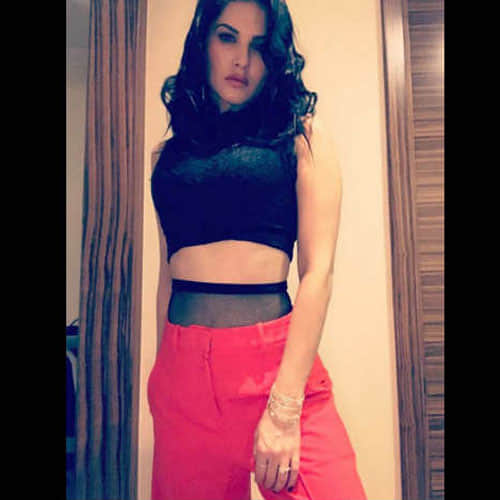 sunny leone post her photos with a new look
