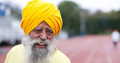 दुनिया के इस सबसे बुजुर्ग एथलीट ने ठुकराए करोड़ों के ऑफर, इसका कारण भी  बताया - World's Oldest Marathon Runner And Athlete Fauja Singh Rejected  Offers Of Billions, Interview - Amar Ujala