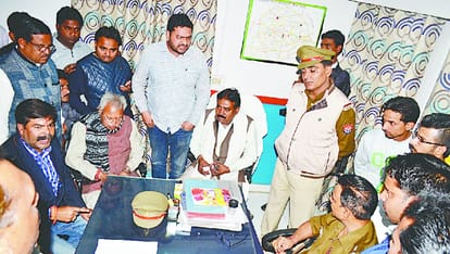 Molesting checkpoint tried to burn, Waving arms before police, Sectarian tensions