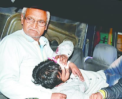Molesting checkpoint tried to burn, Waving arms before police, Sectarian tensions