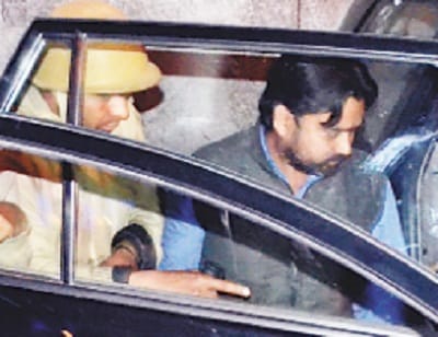 Molesting checkpoint tried to burn, Waving arms before police, Sectarian tensions