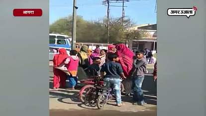 WOMEN GET UPSET DUE TO WATER CRISIS IN AGRA 