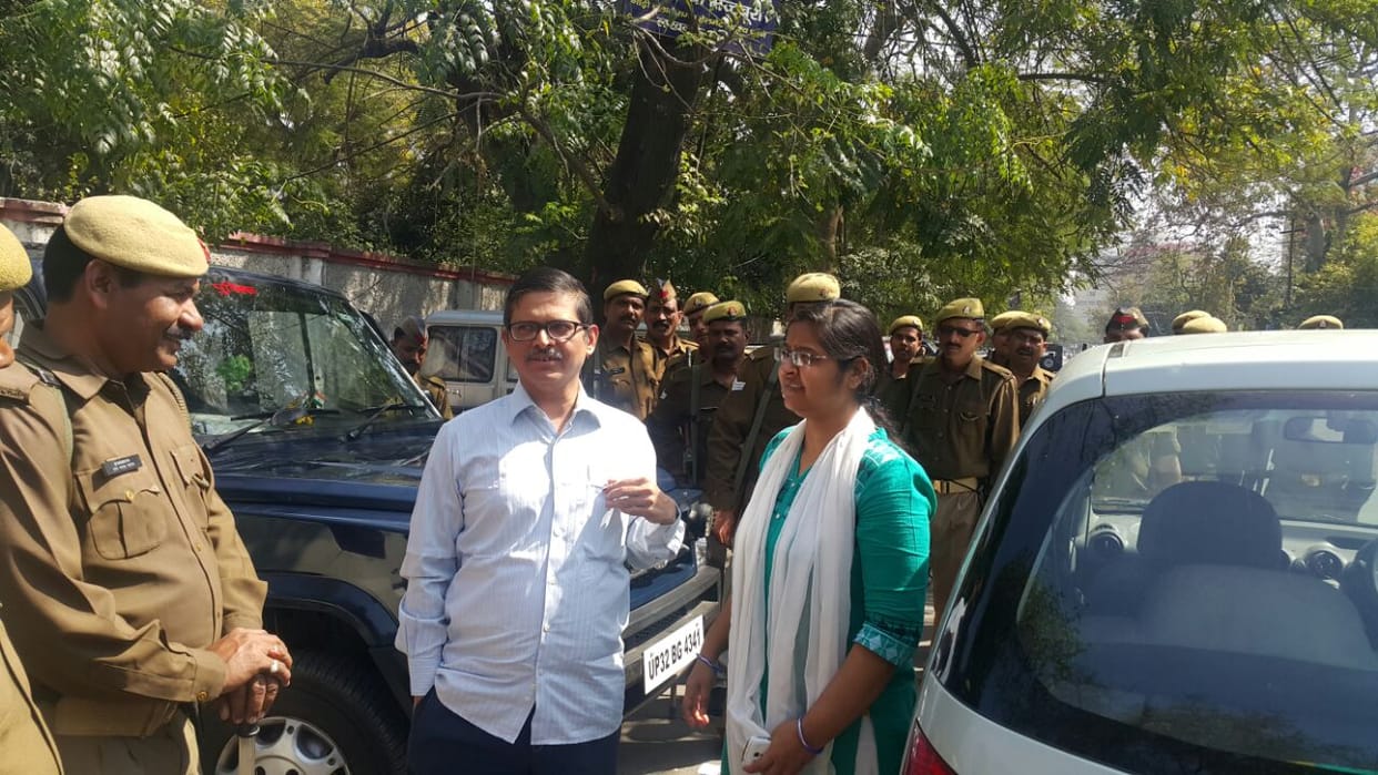 IPS amitabh thakur protest against fir against him in rape case