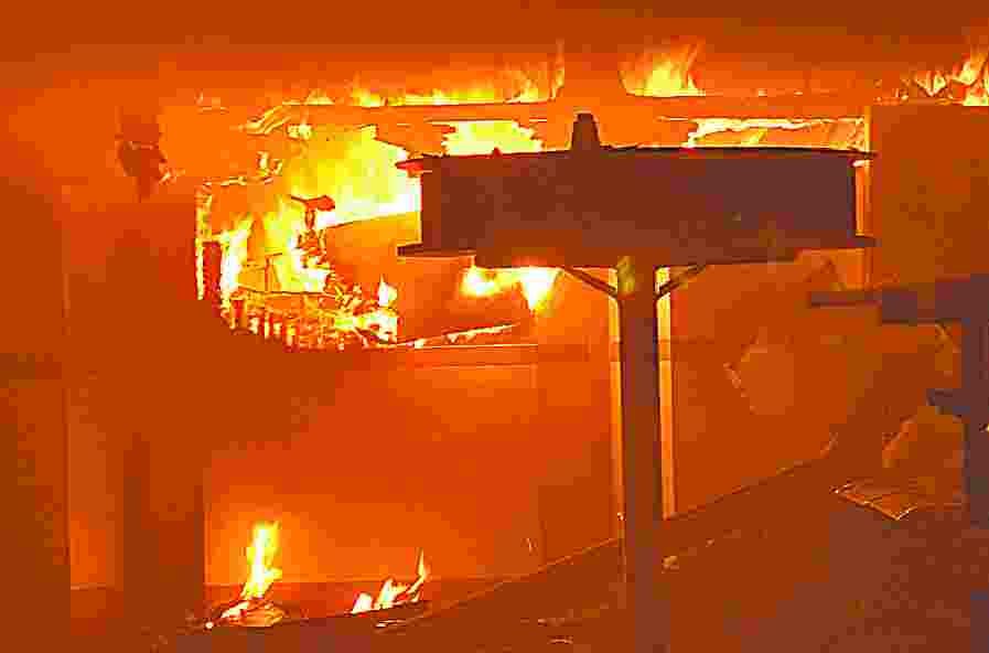 fire in garment shop, 12 lakh damage
