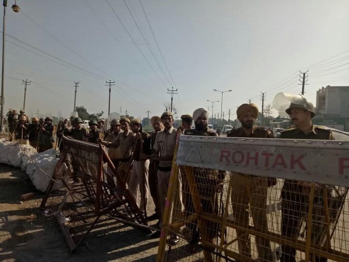jat agitators celebration black day and sitting on protest place in black dresses at rohtak
