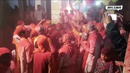 HOLI PLAYING IN MATHURA 
