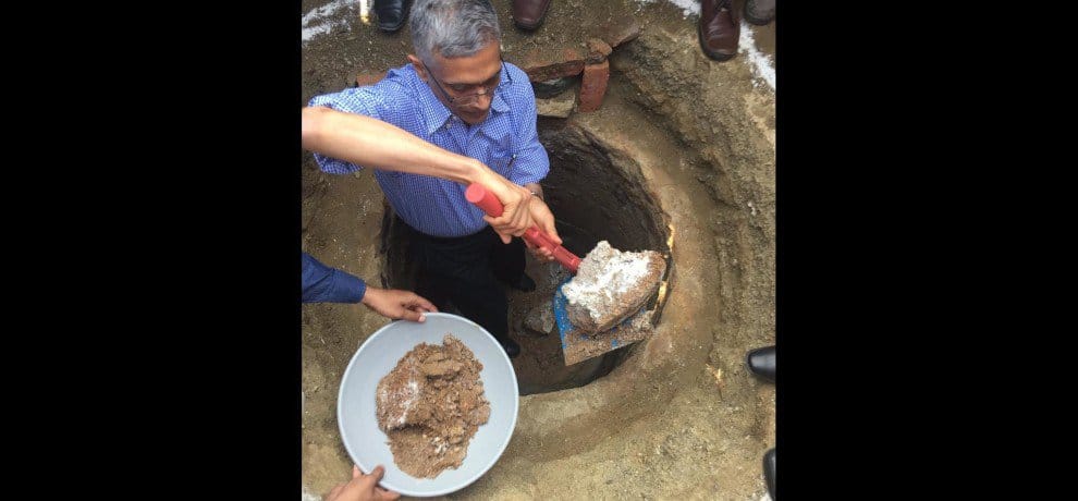 narendra modi praised Ias officer in man ki baat, who clean toilet