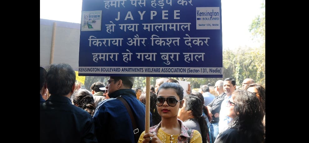 Demonstration at Jantar Mantar against the Jaypee Group, said there had booked flats rent ownership
