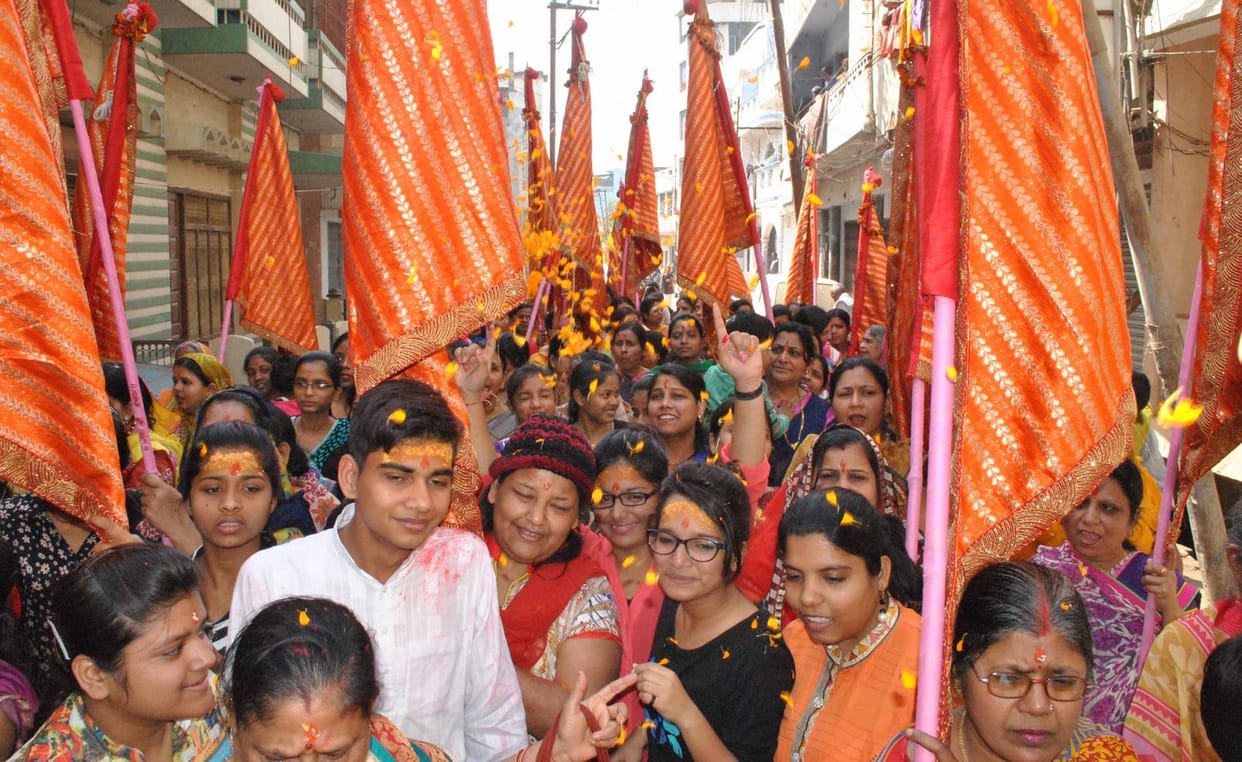 Abir-Gulal dyed way, Jume Shyam Bhakta