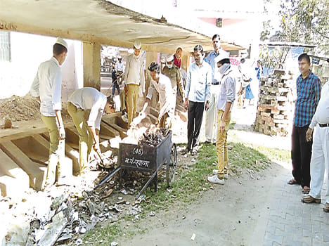 Nirankari devotees cleaned Tehsil Complex