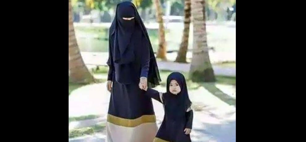 Muslim family visit temple