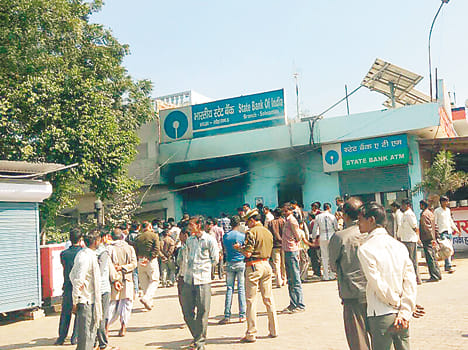 Fire from a short circuit in the bank, the at-