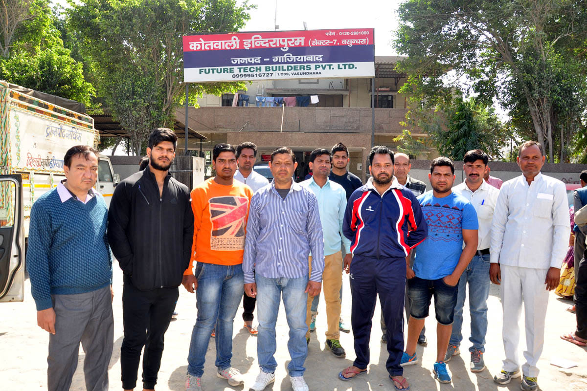 The accused were not arrested at the police station commotion husband
