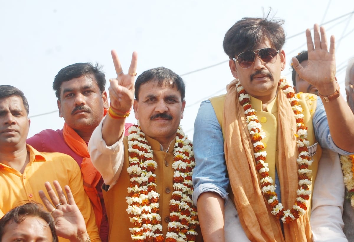 Road show drew a crowd of actor Ravi Kishan