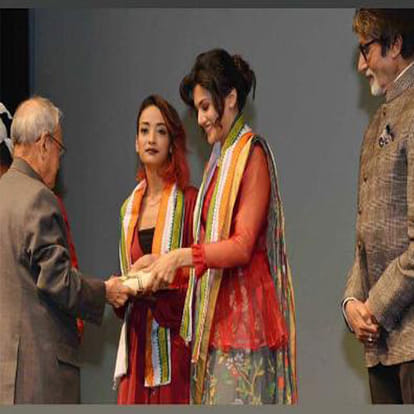 president pranav mukherjee watch pink with amitabh and tapsee