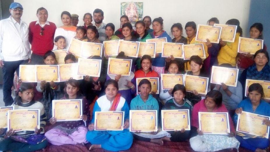 प्रशिक्षुओं को प्रमाण पत्र देकर किया सम्मानित