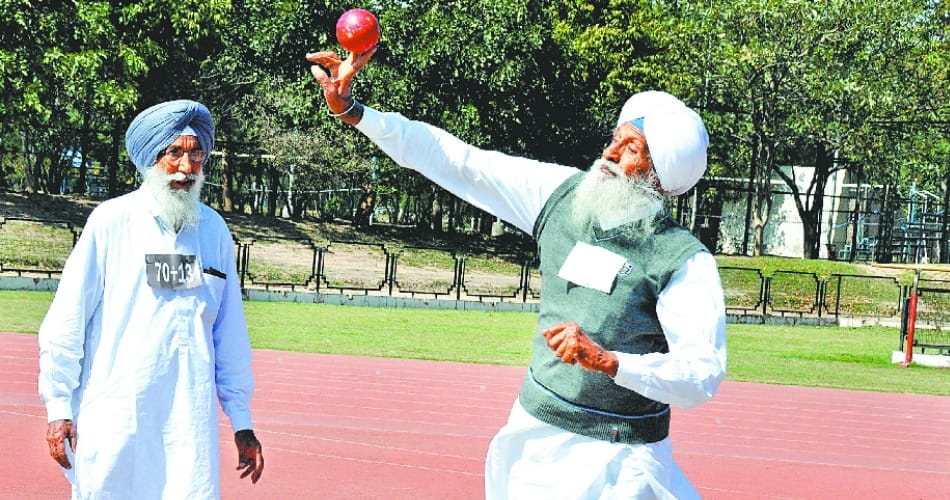 91 years old athlete mahinder pal singh wins two gold medal in athletic championship