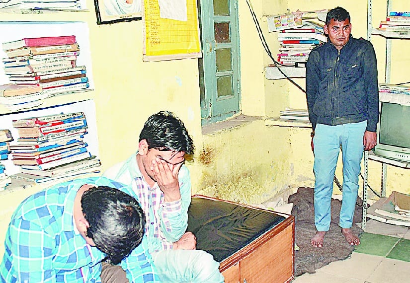Samajwadi Party student leader fired at the inspector, three arrested