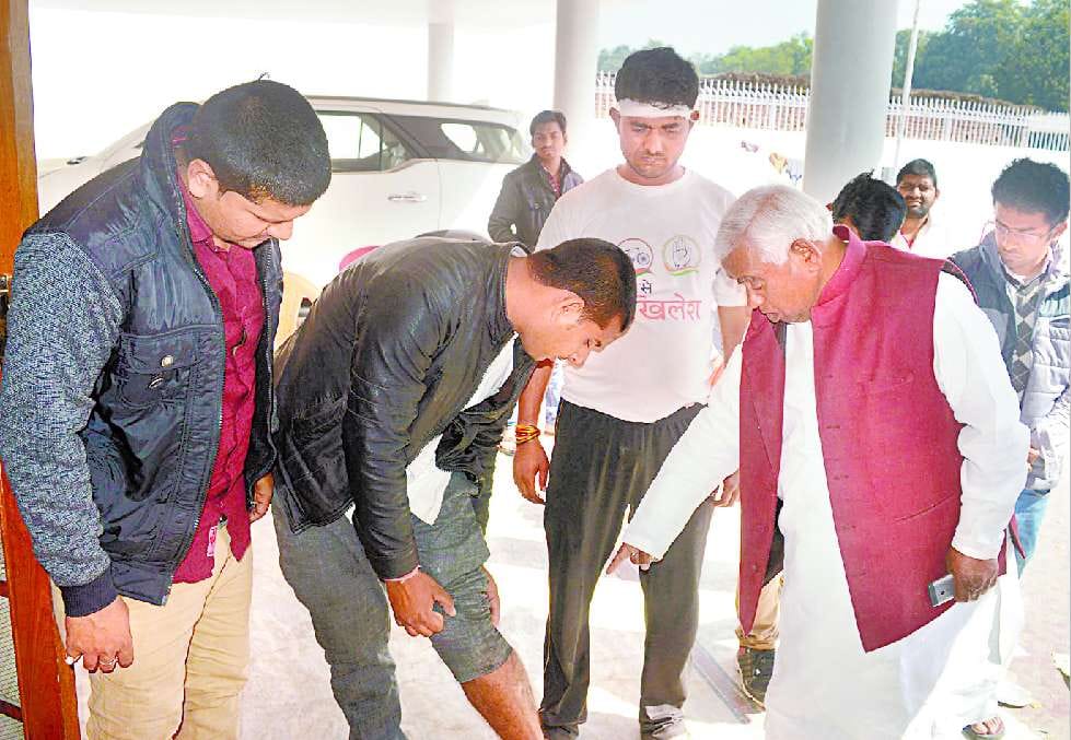 Attacked the convoy of Minister avadhesh