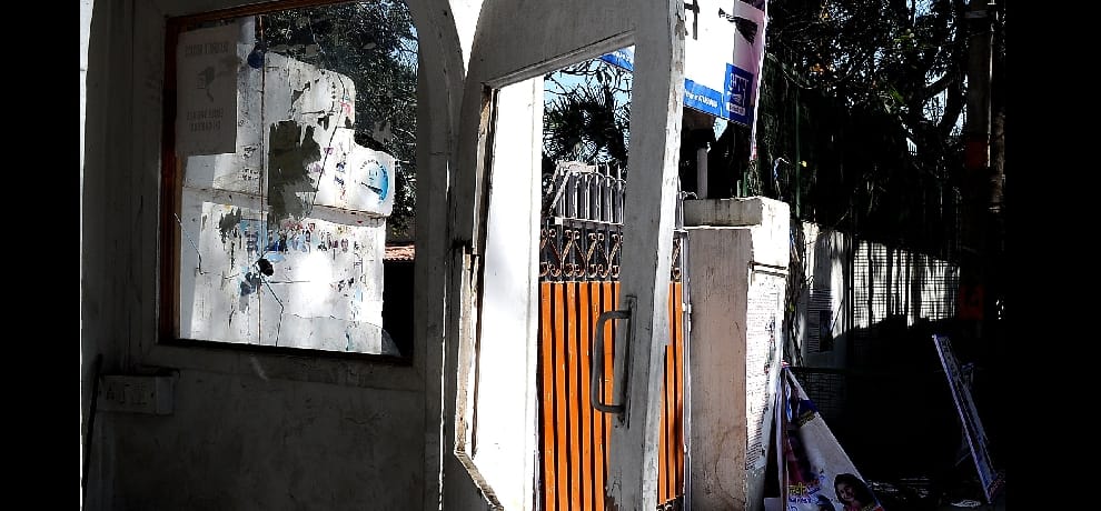 aap volunteers create furor for not getting tickets in mcd elections