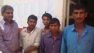 Train passengers who sell rotten samosa five arrested