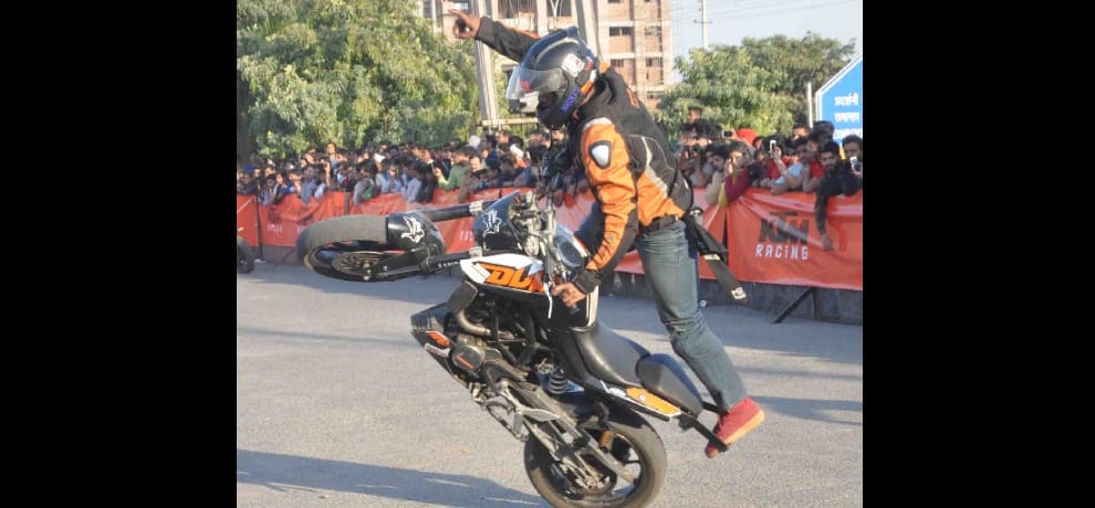 professional stunt show man perform stunt in faridabad