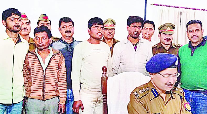 Four crooks who robbed the bank manager was finally picked up