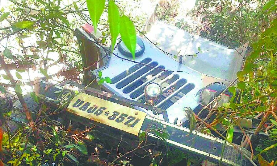 Jeep fell into the ditch, including three killed couple