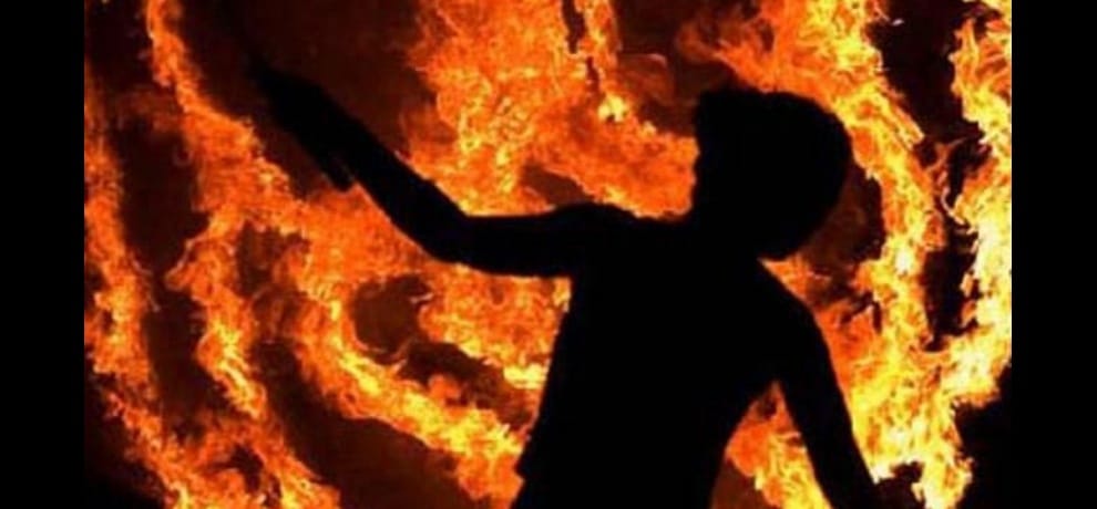 संदिग्ध दशा में जलने से महिला की मौत