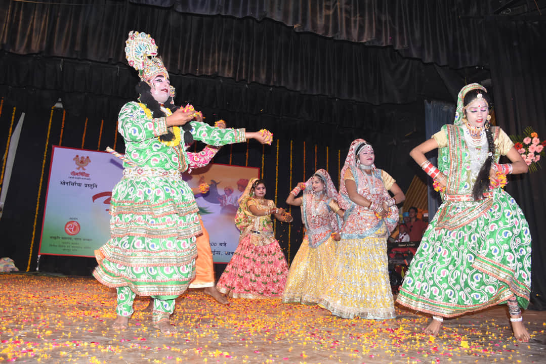 artist malini awasthi show in kanpur