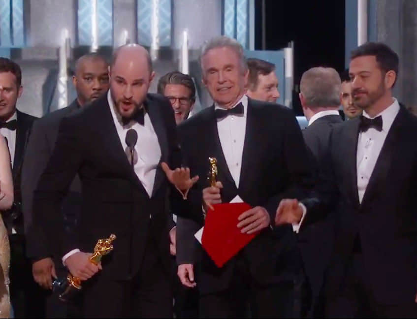 Oscars 2017 blunder caught on camera, watch what happened over 'La La Land' and 'Moonlight'
