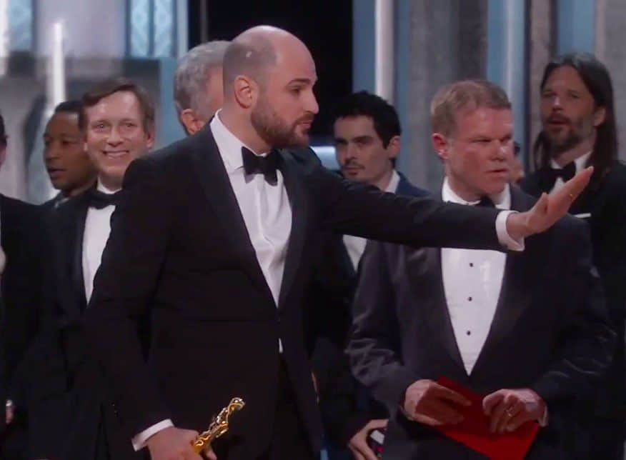 Oscars 2017 blunder caught on camera, watch what happened over 'La La Land' and 'Moonlight'