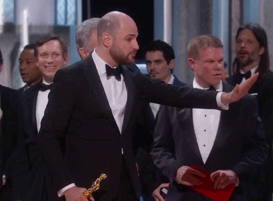 Oscars 2017 blunder caught on camera, watch what happened over 'La La Land' and 'Moonlight'
