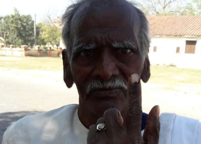 washerman pancham cast vote before amethi king sanjay singh