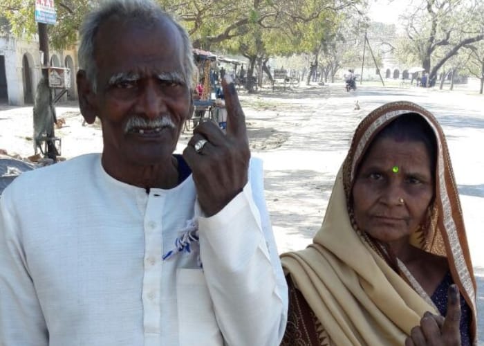 washerman pancham cast vote before amethi king sanjay singh