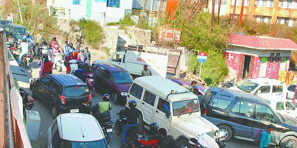 Pithoragarh town was bound with jam