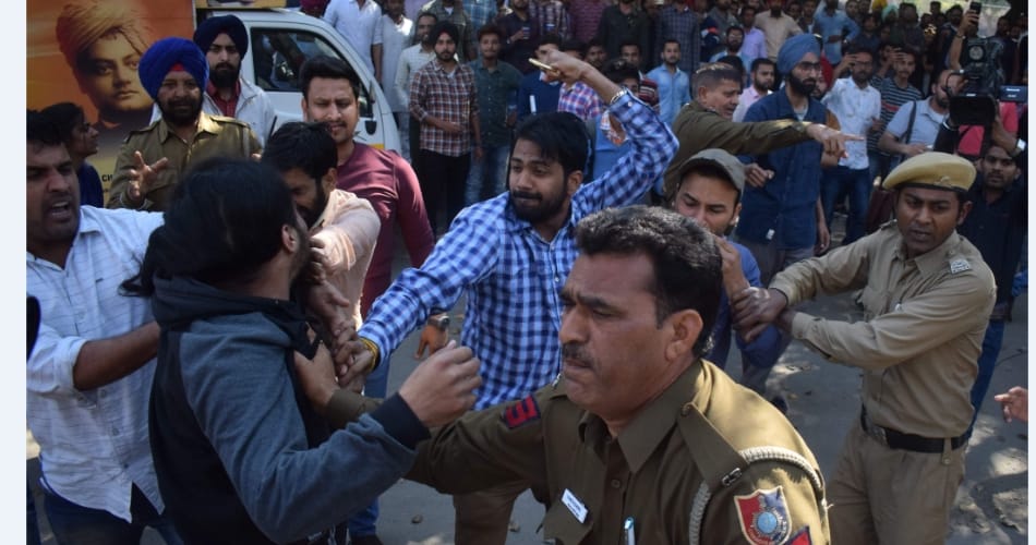 Two groups of students fight in Srinagar college
