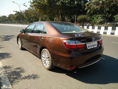 Toyota camry Hybrid: No Tension No pollution 