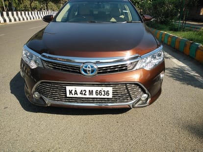 Toyota camry Hybrid: No Tension No pollution 
