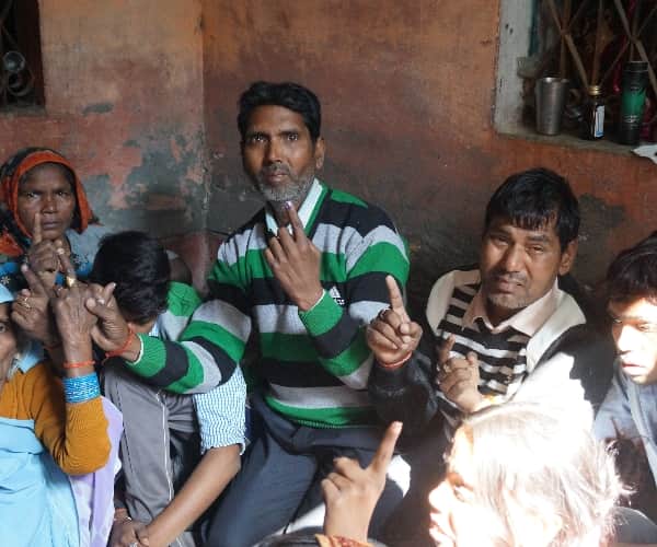 bahraich family cast vote before cremation of family head