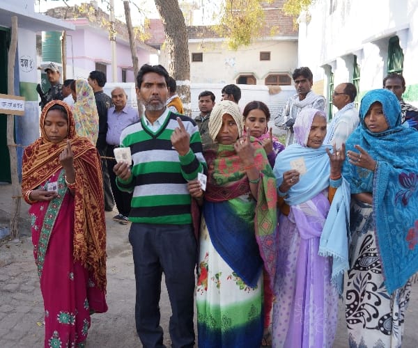 bahraich family cast vote before cremation of family head