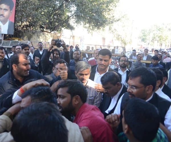  attack on yadav singh in lucknow.