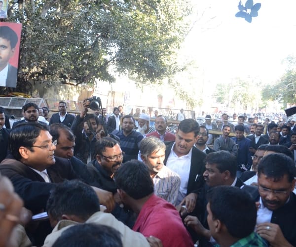  attack on yadav singh in lucknow.