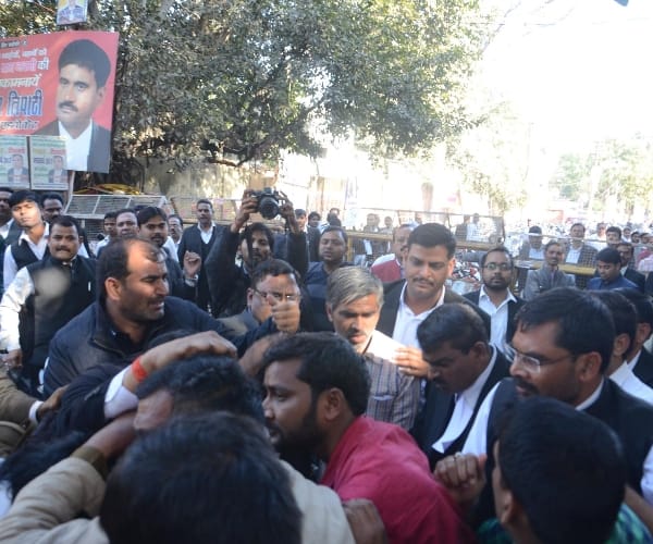 attack on yadav singh in lucknow.