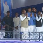 लंका मैदान में बसपा की चुनावी सभा में कार्यकर्ताओं का अभिवादन करती पूर्व मुख्यमंत्री मायावती।